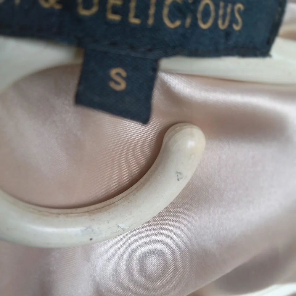 Vest - Picture 2 of 9